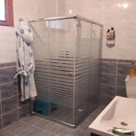 Guel Villa Villa *