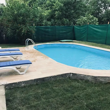 Guel Villa Villa *